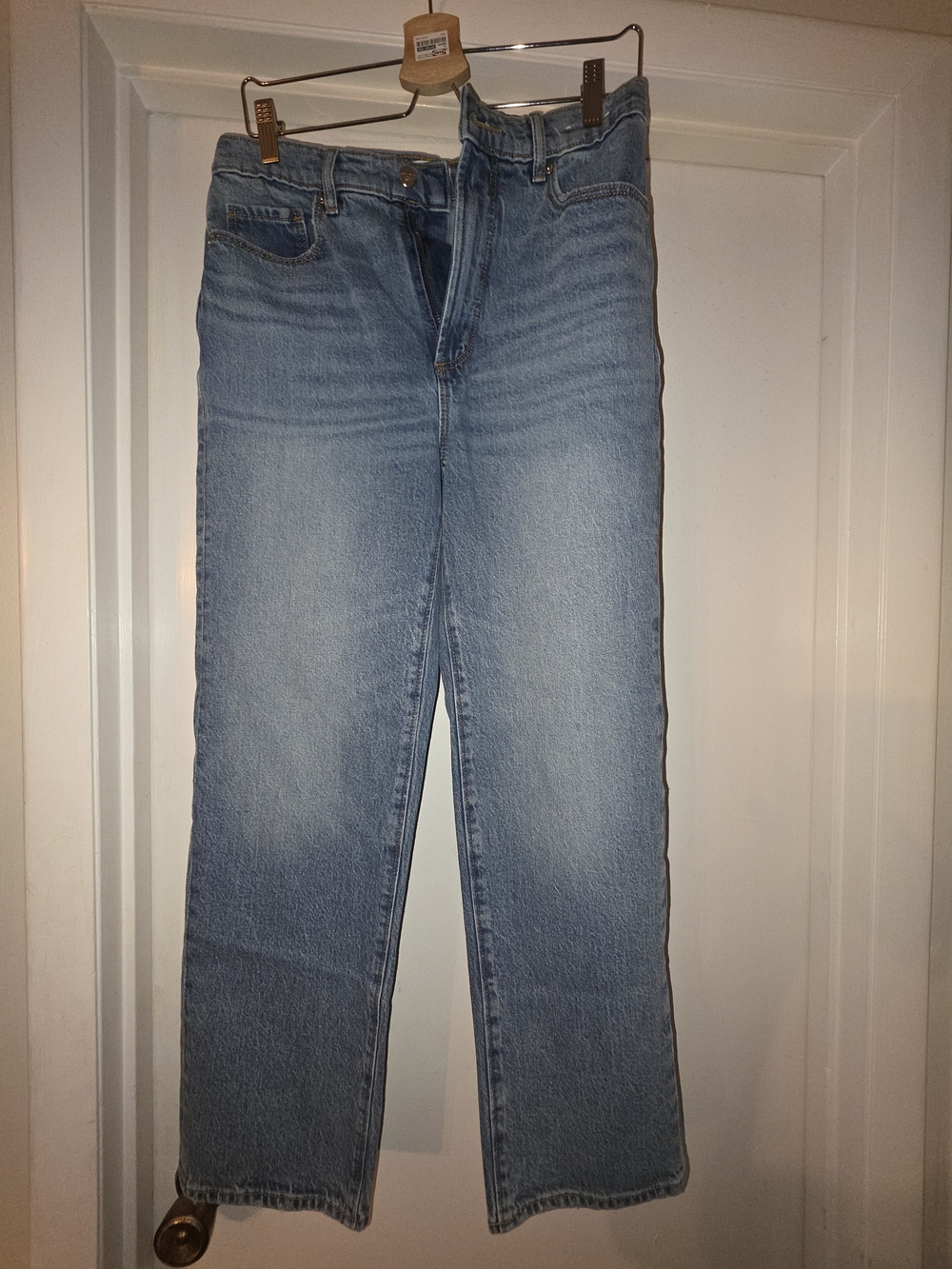 Women’s Straight Leg Jeans in Light Blue Denim
